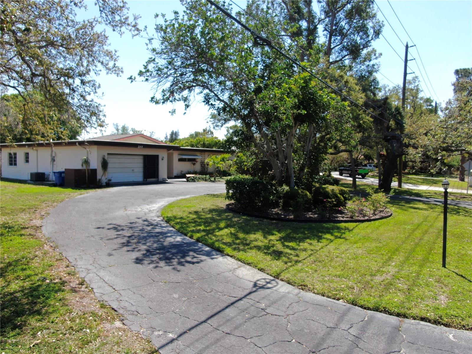 Image 8 of 82 For 500 Oleander Way S