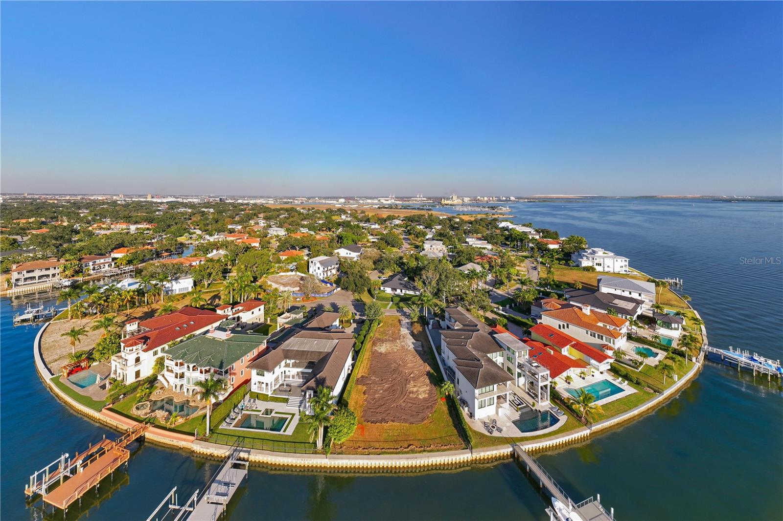 Listing photo id 9 for 80 Martinique Avenue