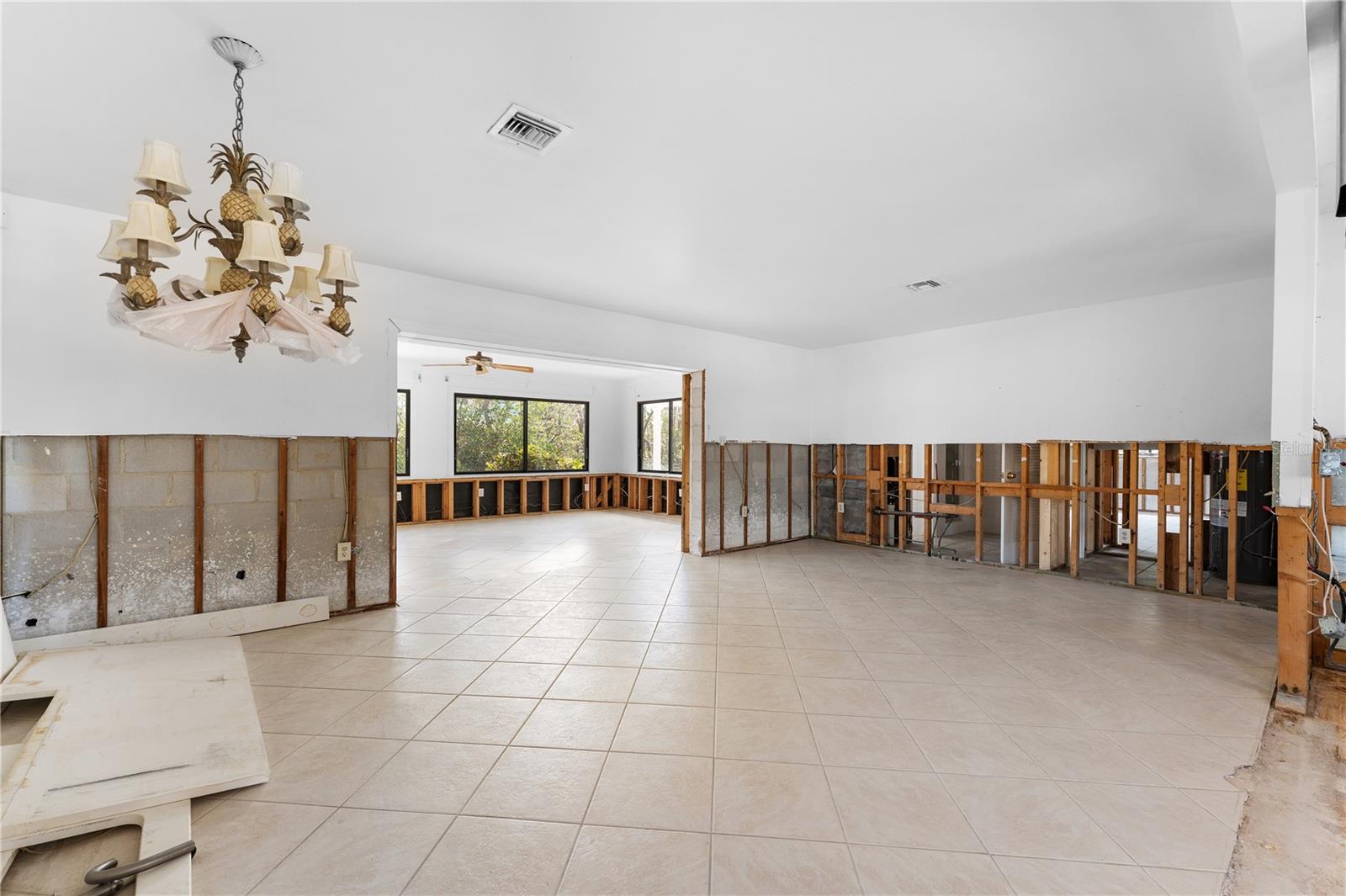 Image 10 of 69 For 636 Tarawitt Drive