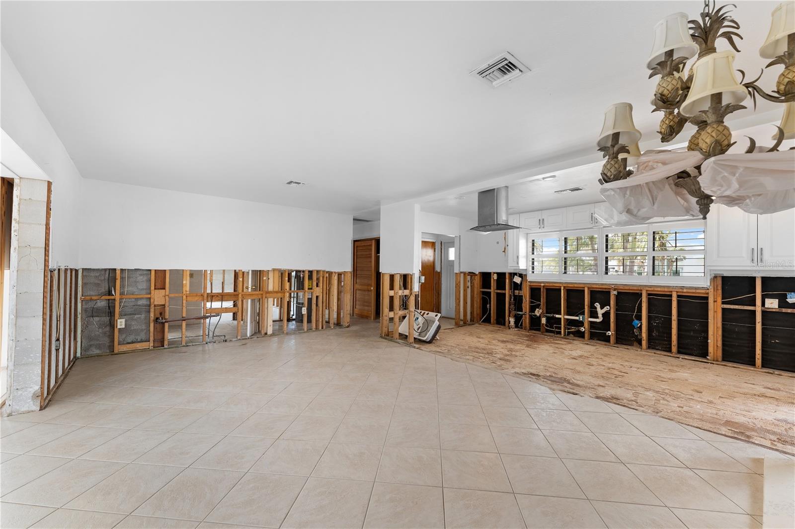 Image 13 of 69 For 636 Tarawitt Drive