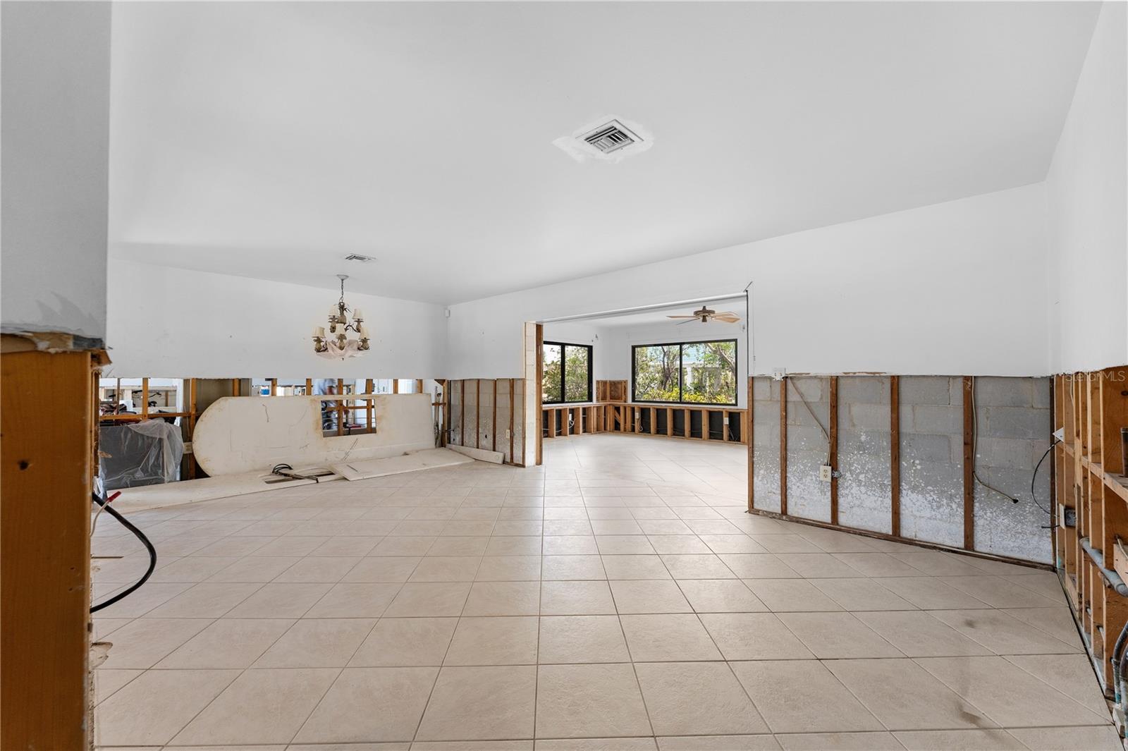 Image 14 of 69 For 636 Tarawitt Drive