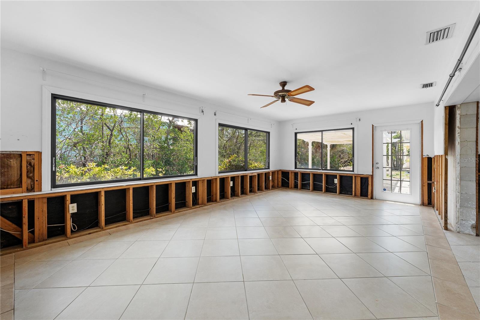 Image 17 of 69 For 636 Tarawitt Drive