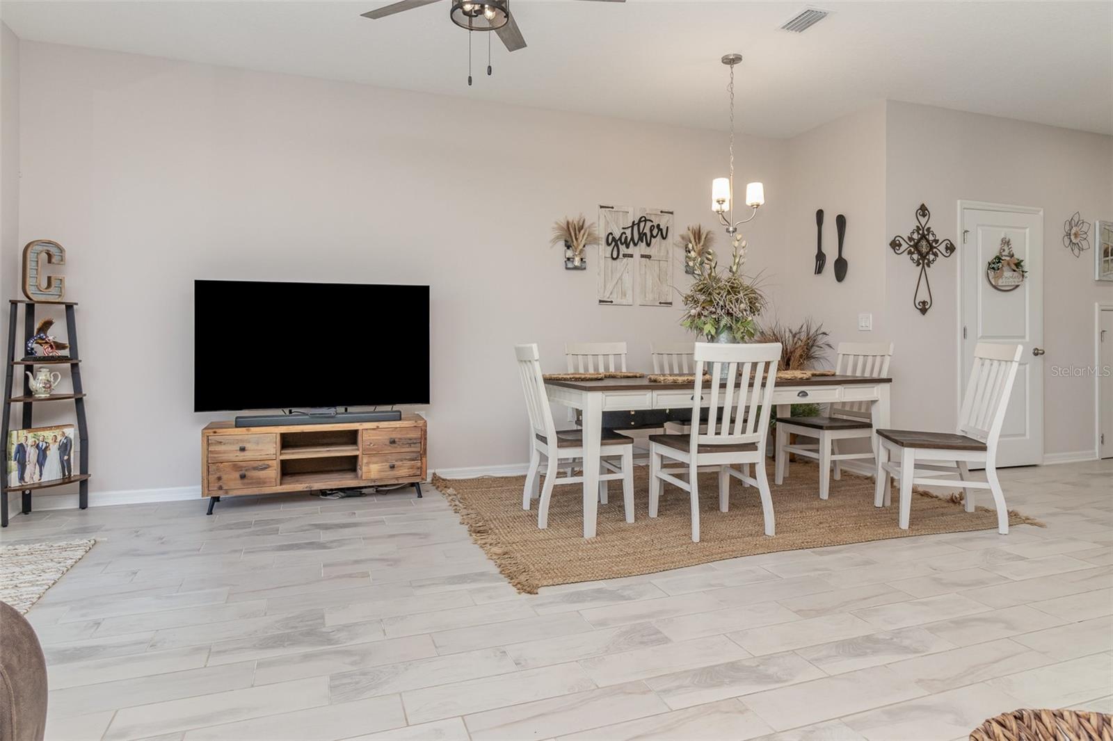 Image 7 of 28 For 10924 Brightleaf Court