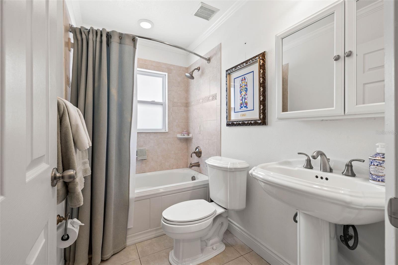 Image 15 of 72 For 1124 Seville Lane Ne