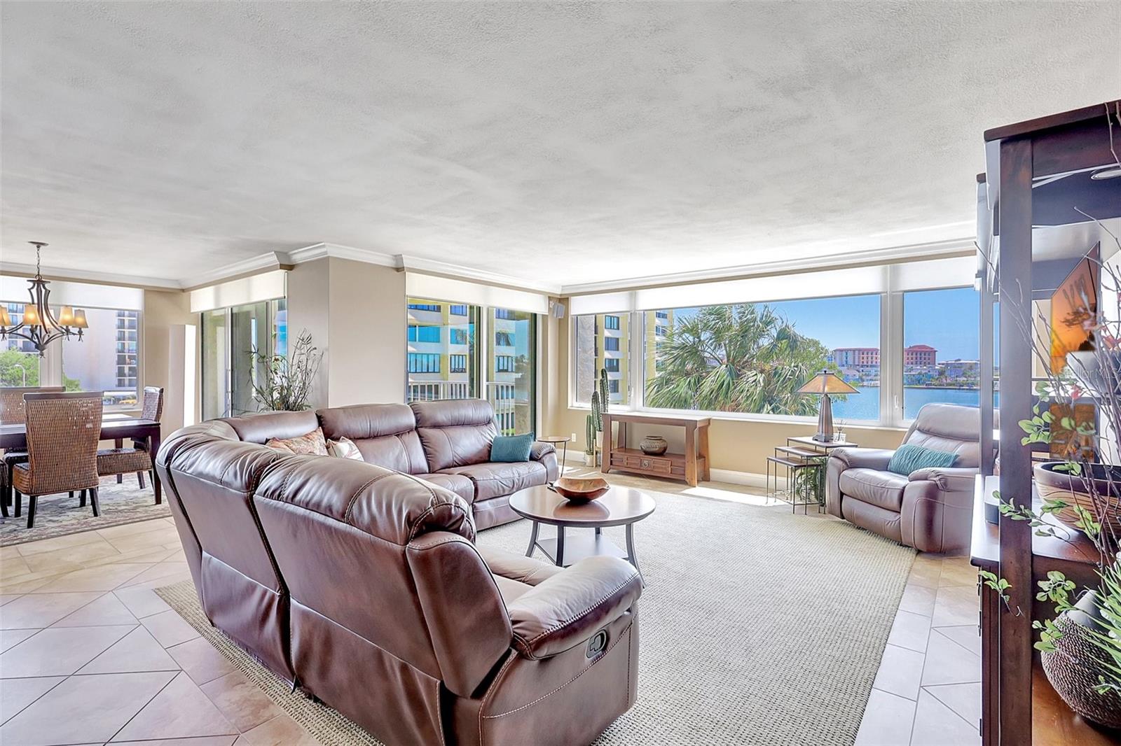 Image 10 of 71 For 736 Island Way 303