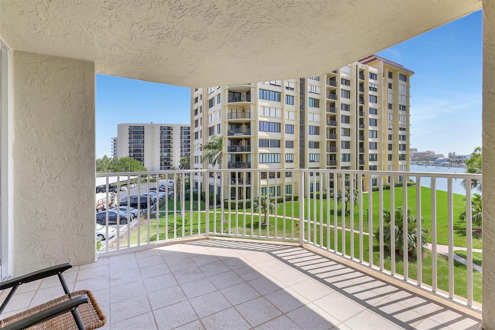 Image 13 of 71 For 736 Island Way 303