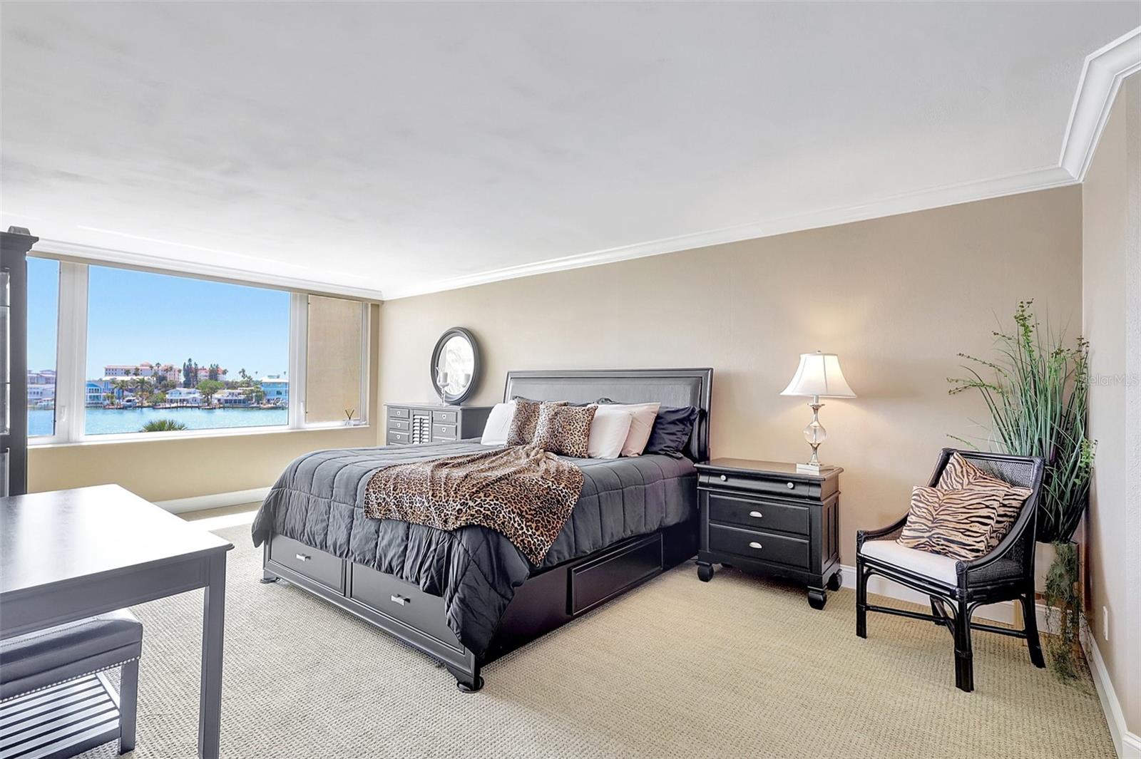 Image 14 of 71 For 736 Island Way 303