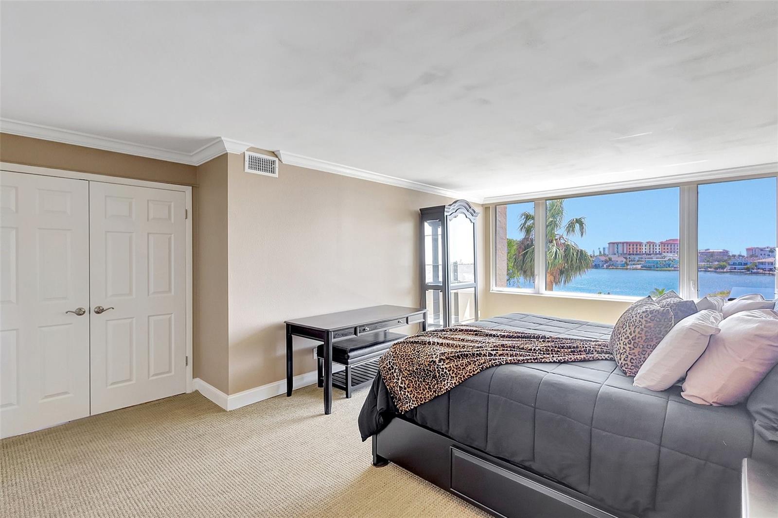 Image 15 of 71 For 736 Island Way 303