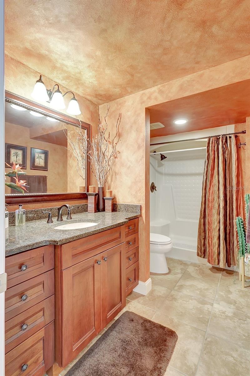Image 21 of 71 For 736 Island Way 303