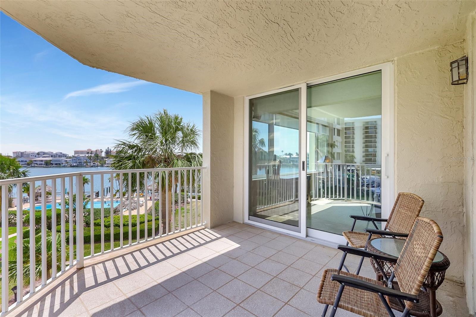 Image 22 of 71 For 736 Island Way 303