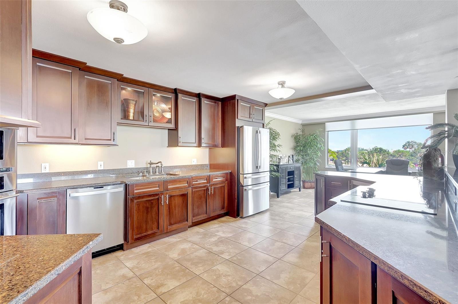 Image 44 of 71 For 736 Island Way 303
