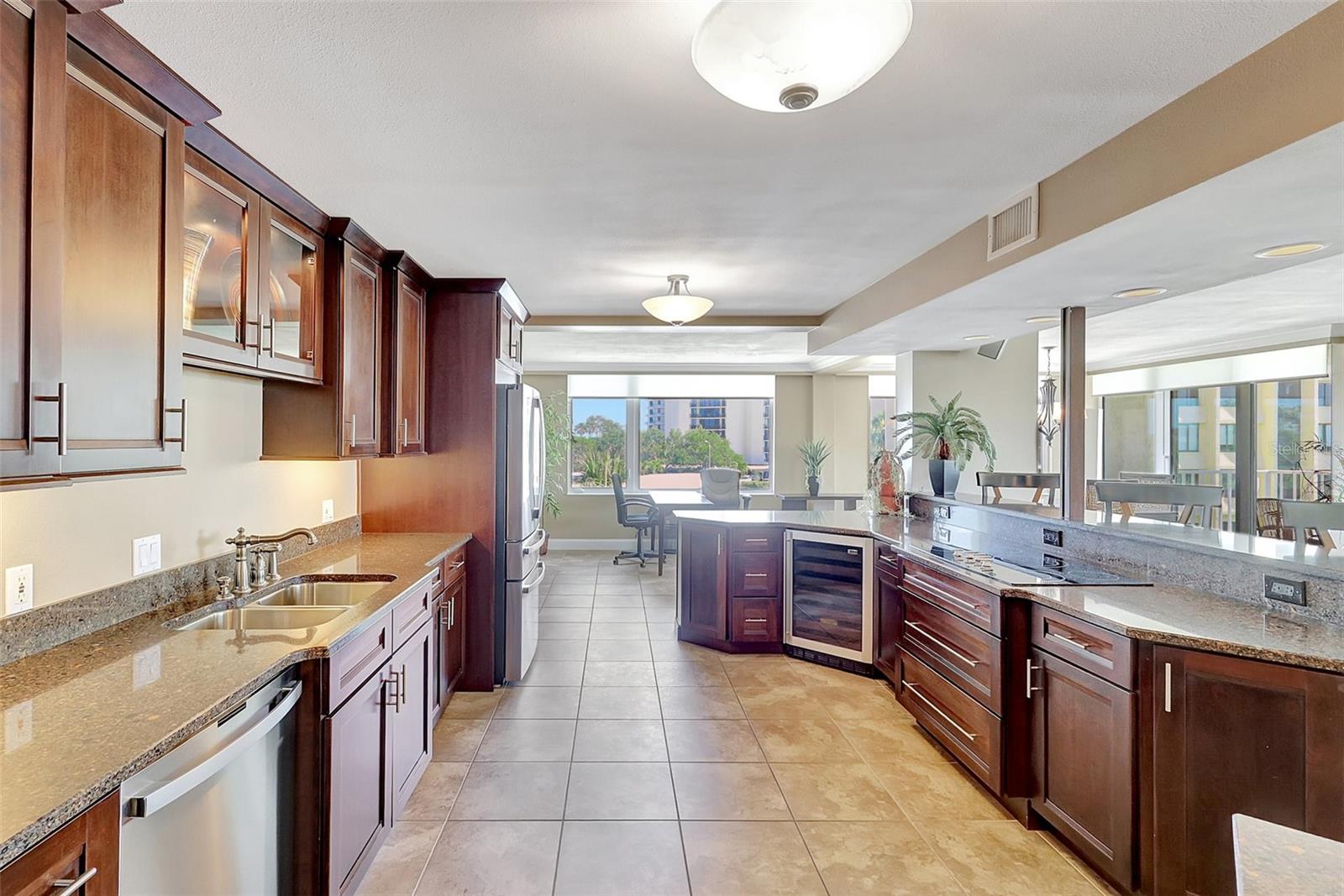 Image 45 of 71 For 736 Island Way 303