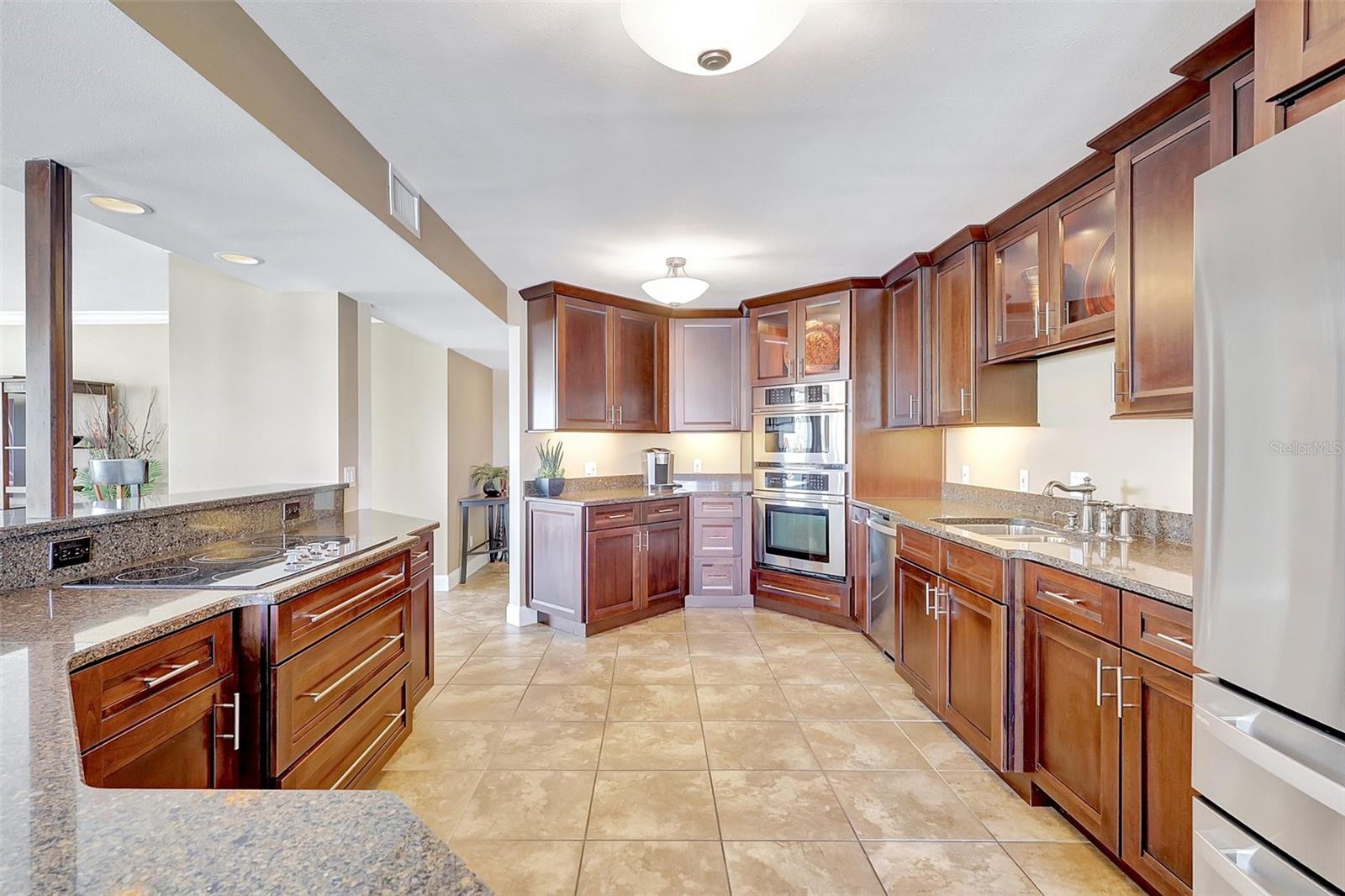 Image 5 of 71 For 736 Island Way 303