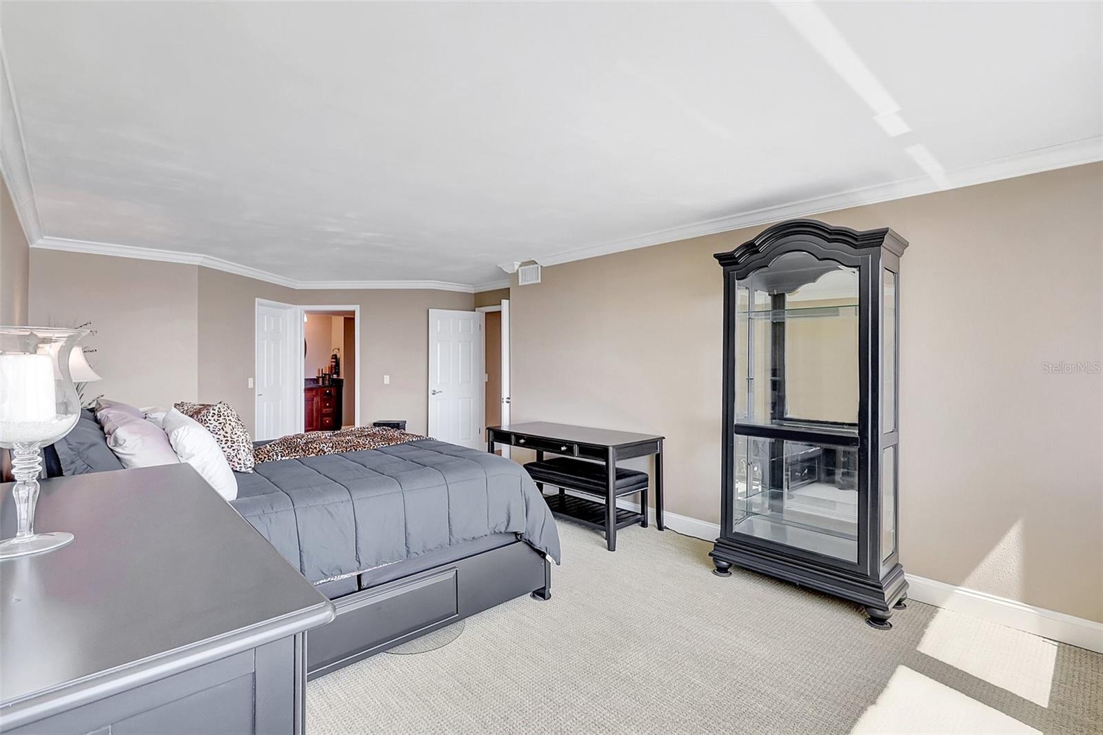 Image 54 of 71 For 736 Island Way 303