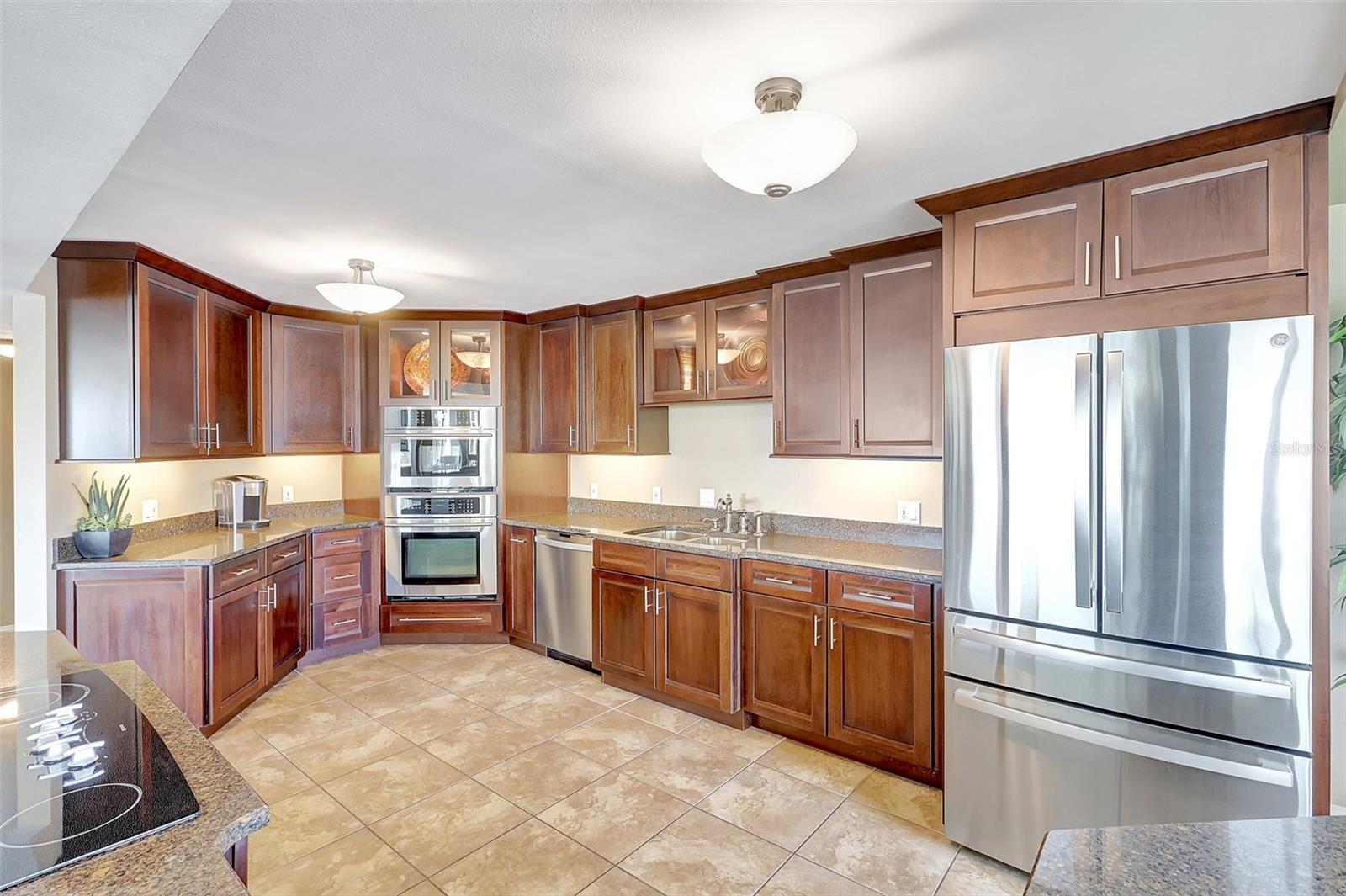 Image 6 of 71 For 736 Island Way 303