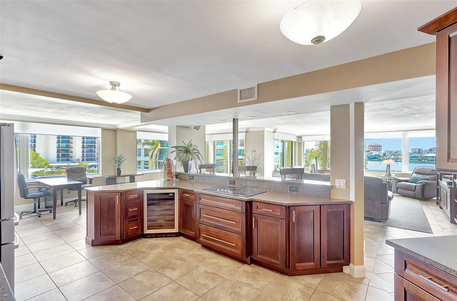 Image 7 of 71 For 736 Island Way 303