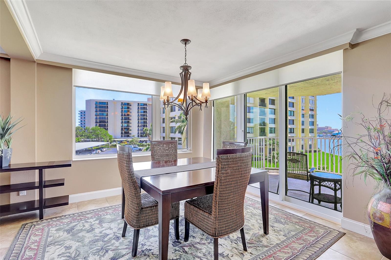 Image 8 of 71 For 736 Island Way 303