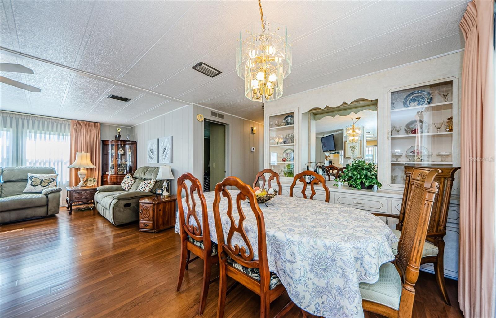 Image 18 of 49 For 719 Sugar Palm Street