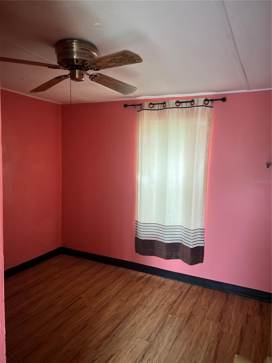 Listing photo id 8 for 6720 Park Boulevard N 77