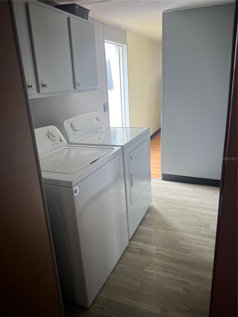 Listing photo id 13 for 6720 Park Boulevard N 77