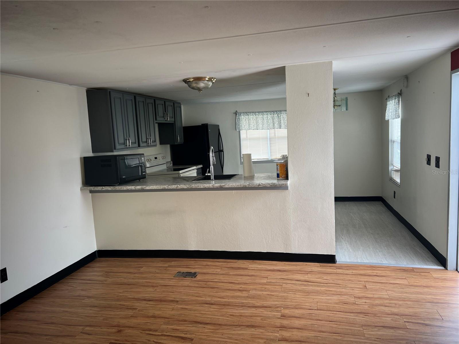 Listing photo id 1 for 6720 Park Boulevard N 77