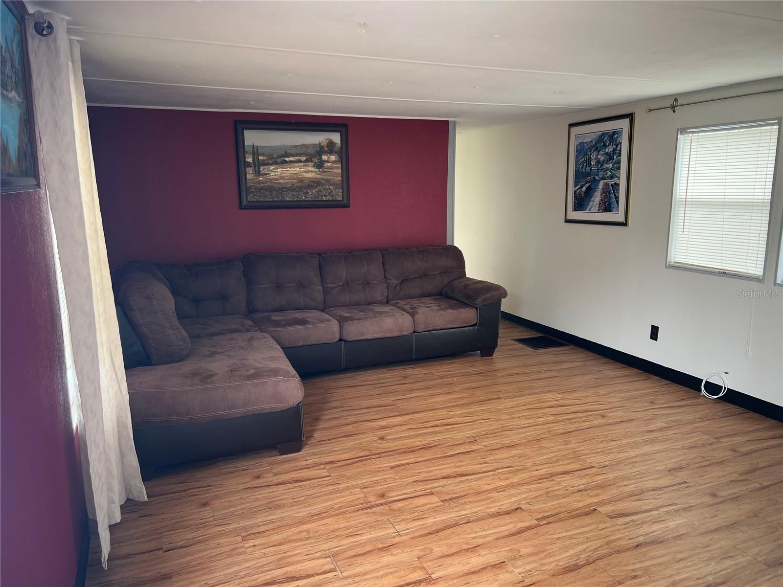 Listing photo id 2 for 6720 Park Boulevard N 77