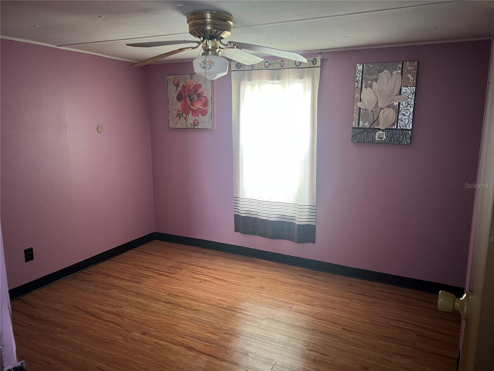 Listing photo id 7 for 6720 Park Boulevard N 77