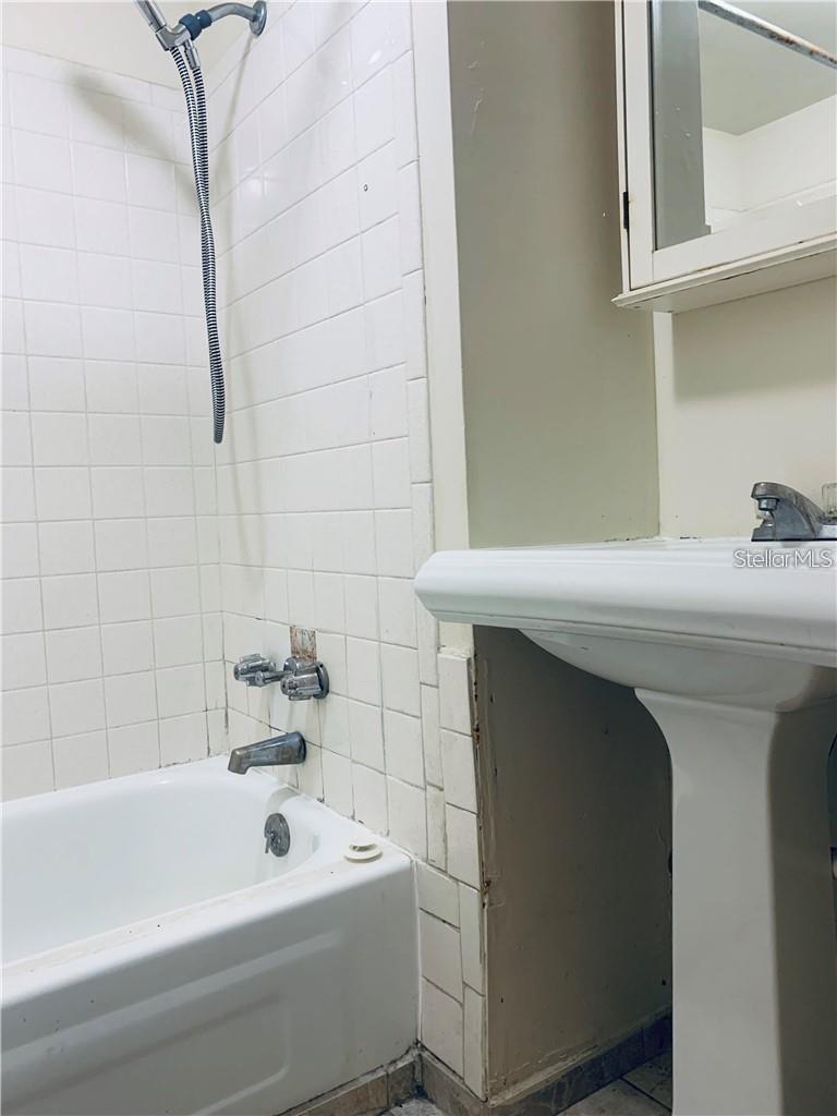 Image 20 of 37 For 2800 Dartmouth Avenue N