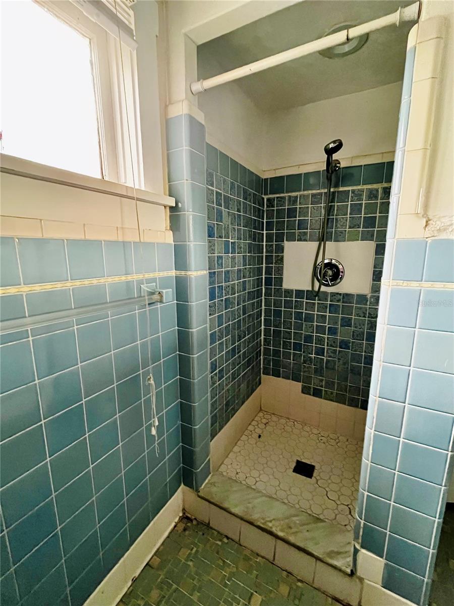 Image 35 of 37 For 2800 Dartmouth Avenue N