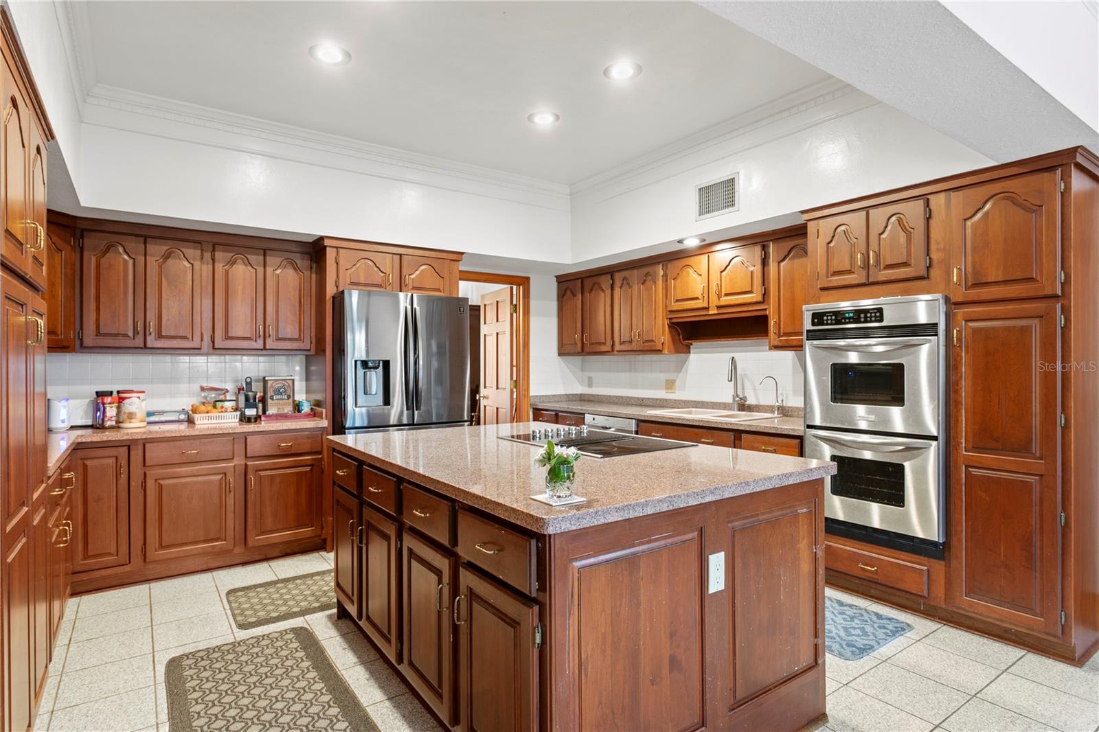 Listing photo id 7 for 1203 Parrilla De Avila