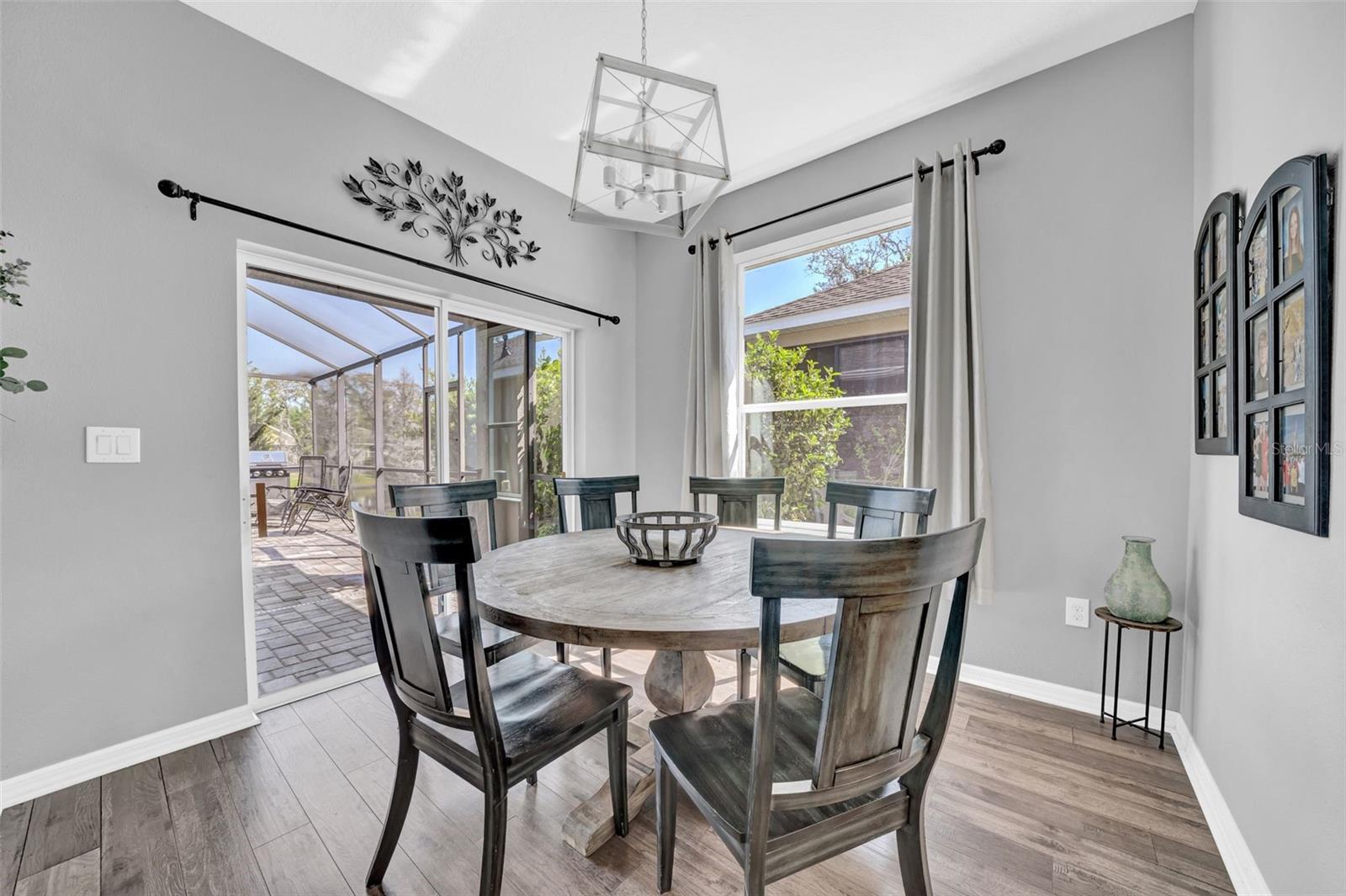 Listing photo id 11 for 15861 Starling Water Drive