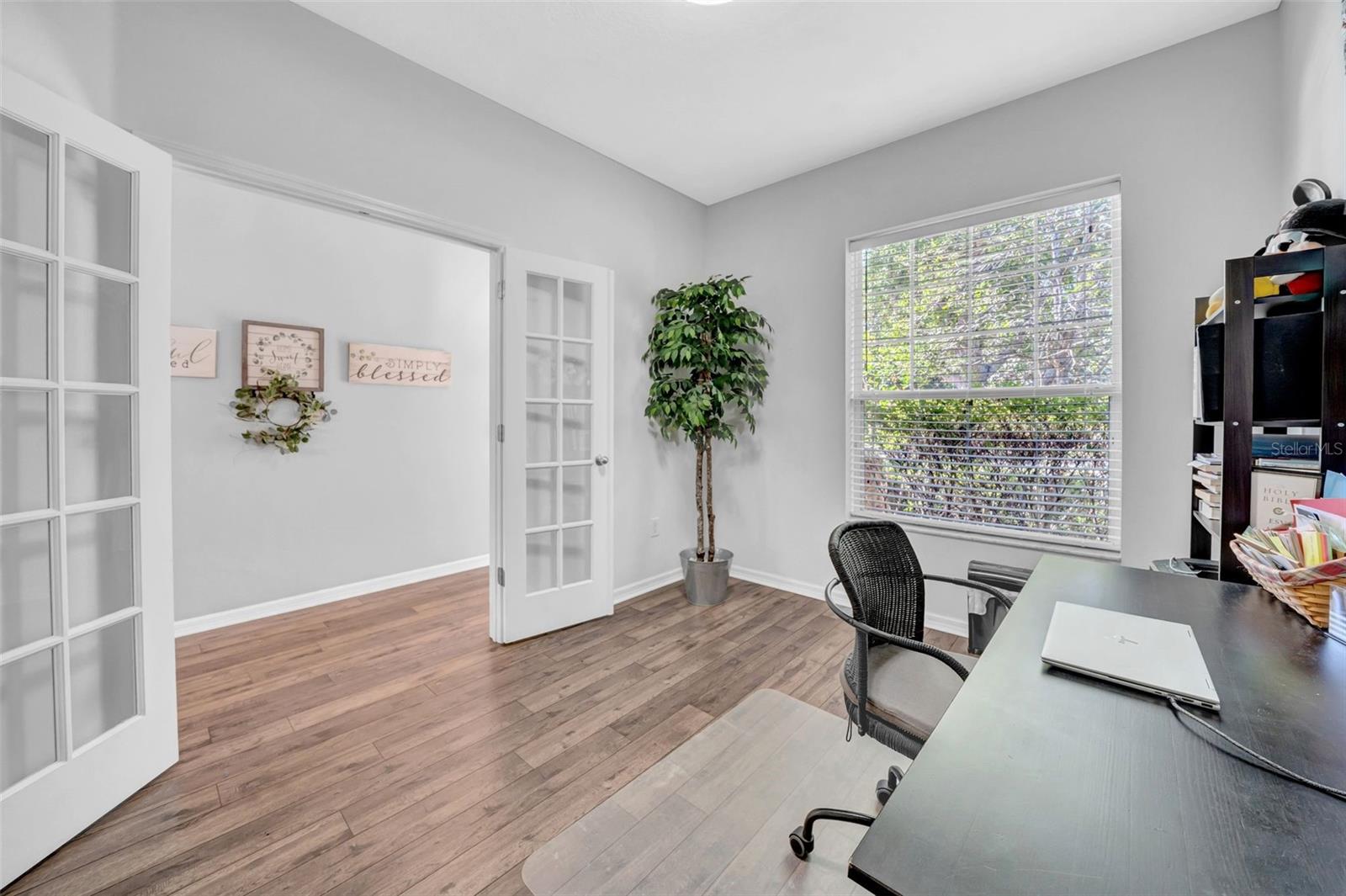 Listing photo id 19 for 15861 Starling Water Drive