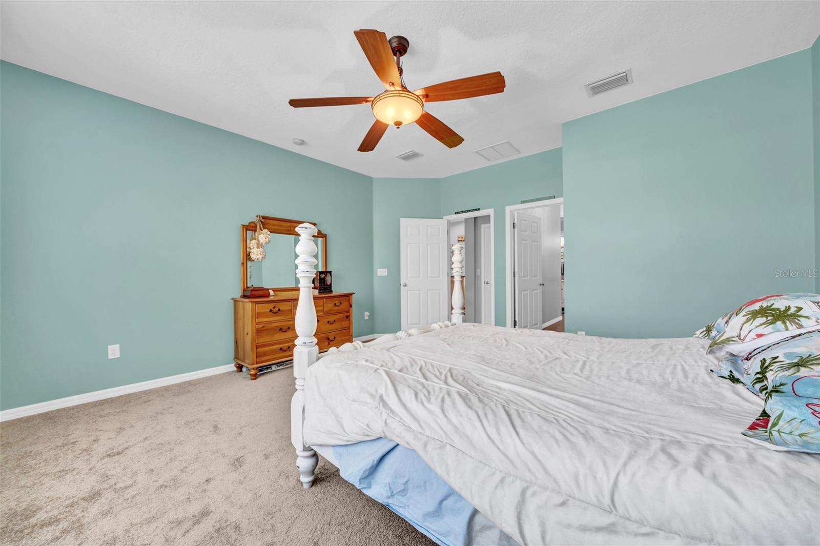 Listing photo id 22 for 15861 Starling Water Drive