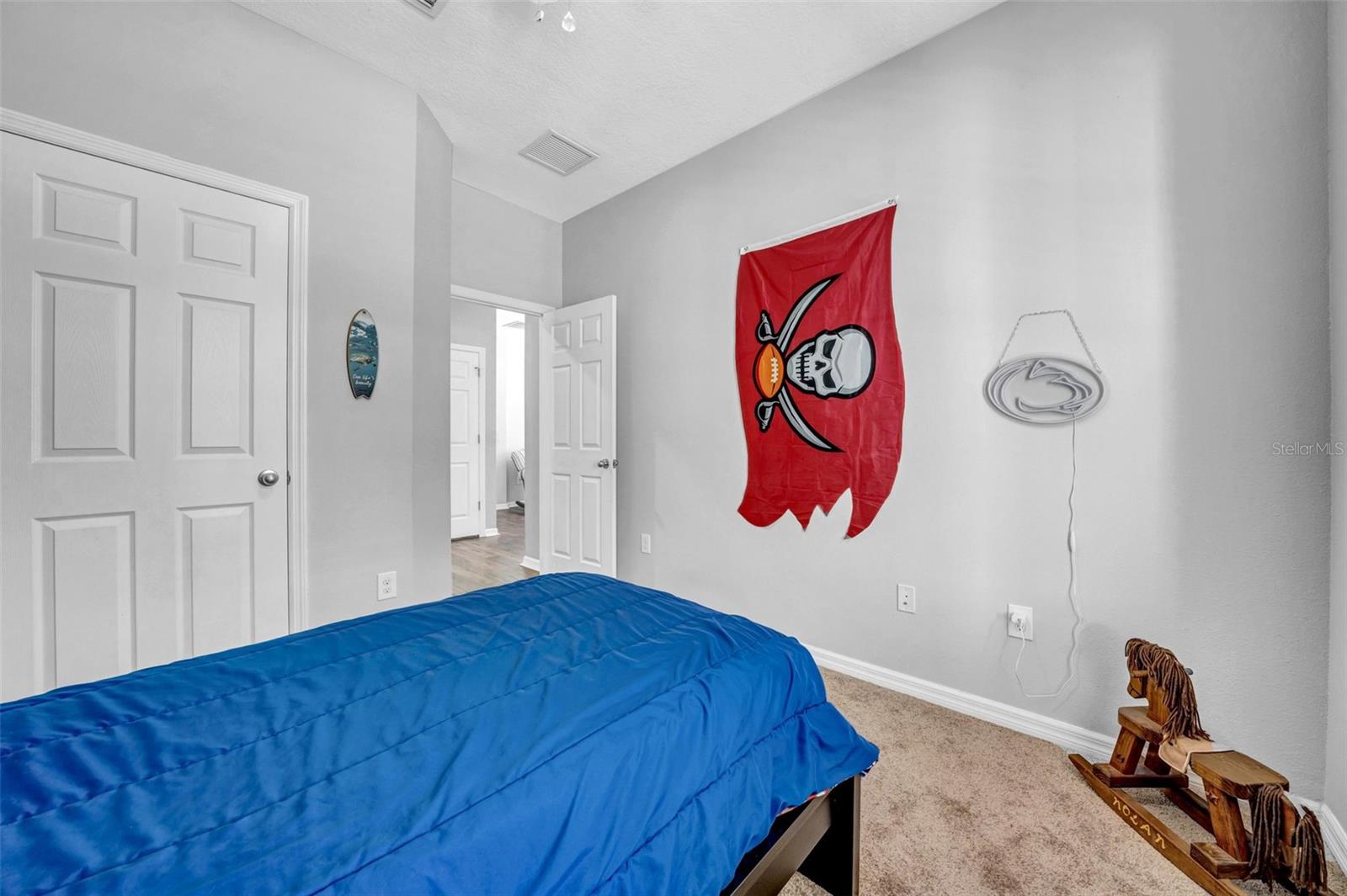 Listing photo id 31 for 15861 Starling Water Drive