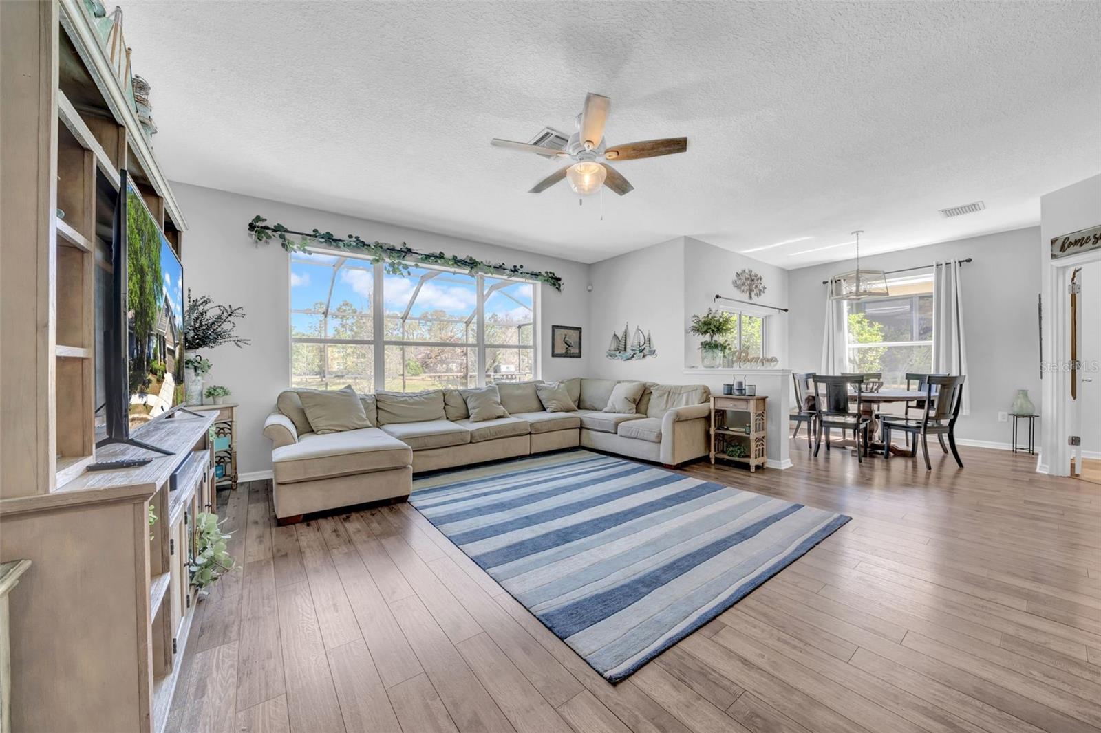 Listing photo id 2 for 15861 Starling Water Drive