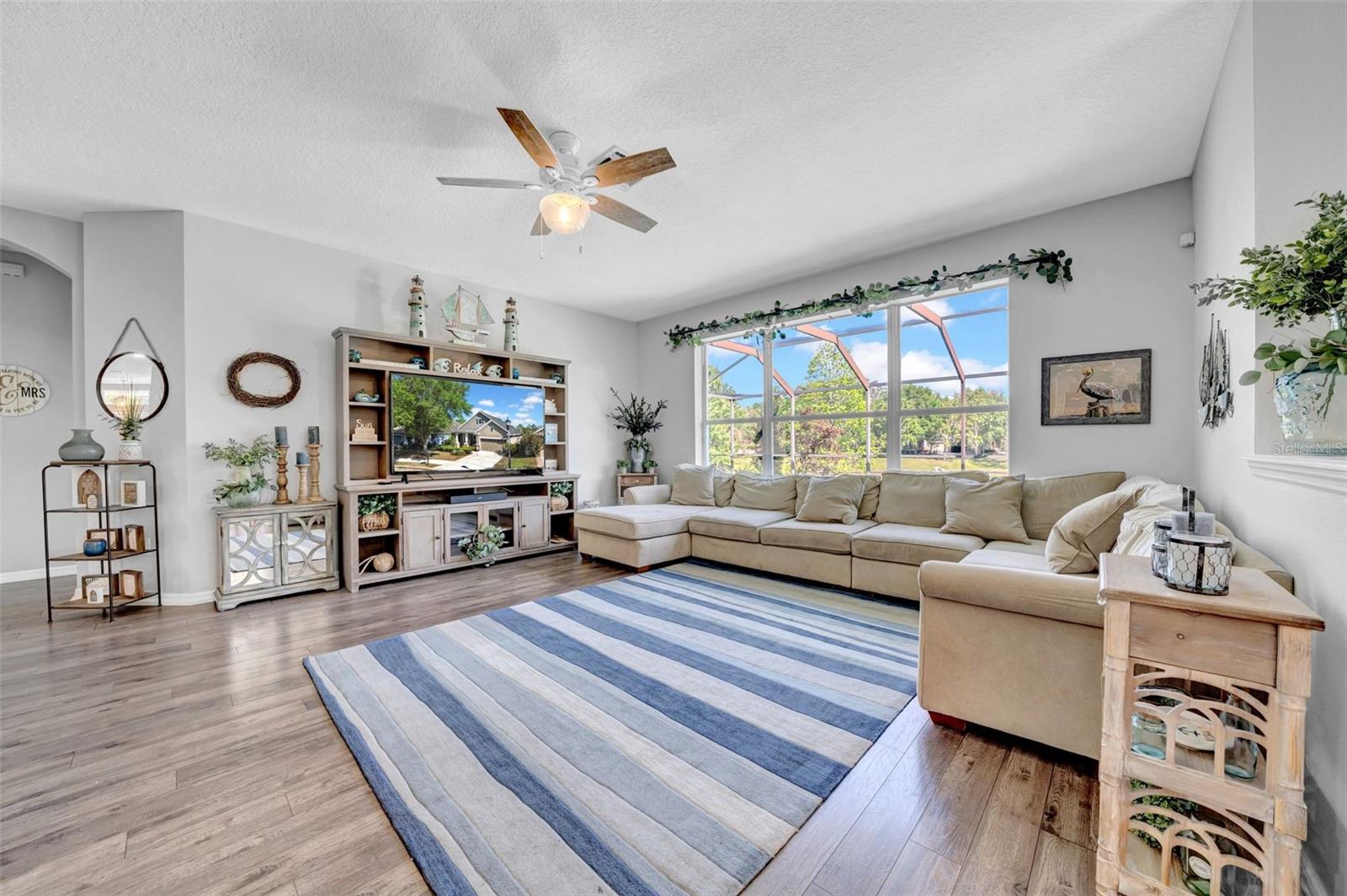 Listing photo id 3 for 15861 Starling Water Drive