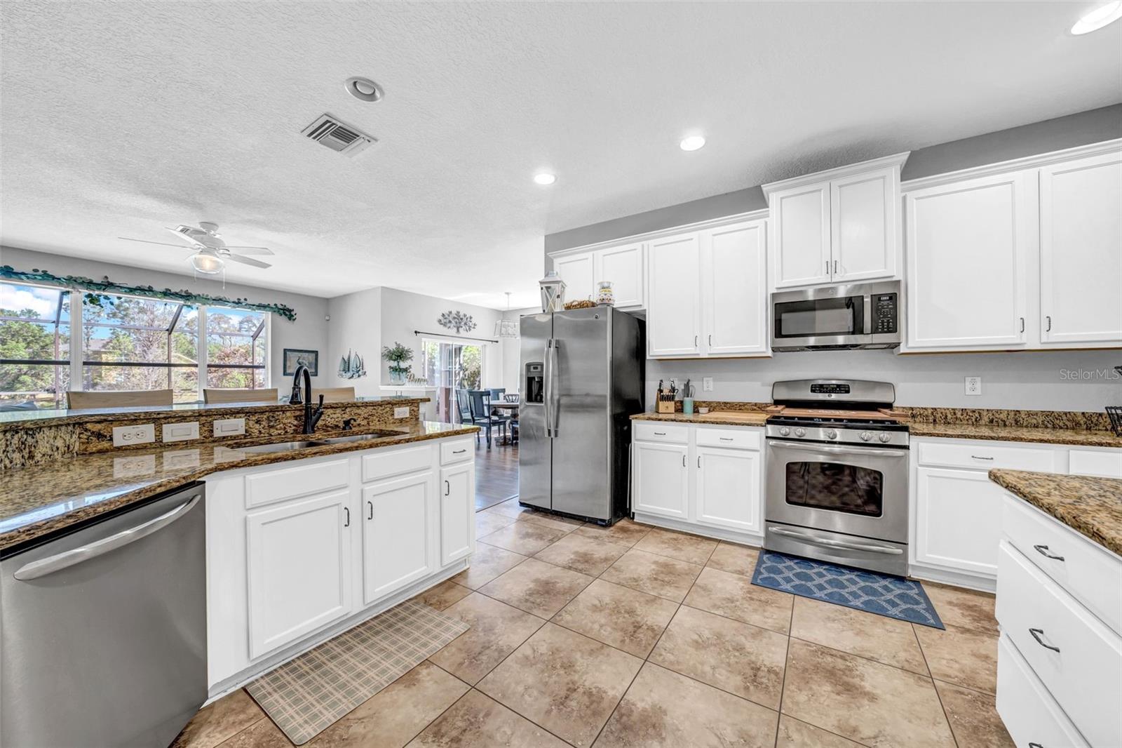 Listing photo id 5 for 15861 Starling Water Drive