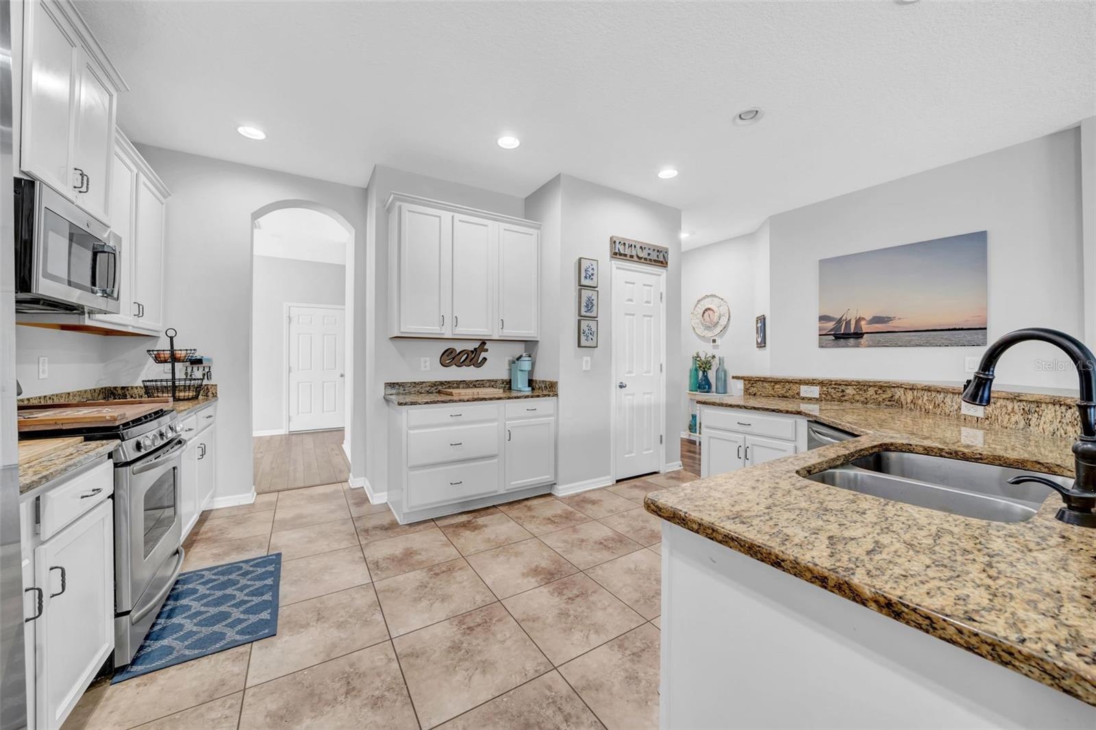 Listing photo id 6 for 15861 Starling Water Drive