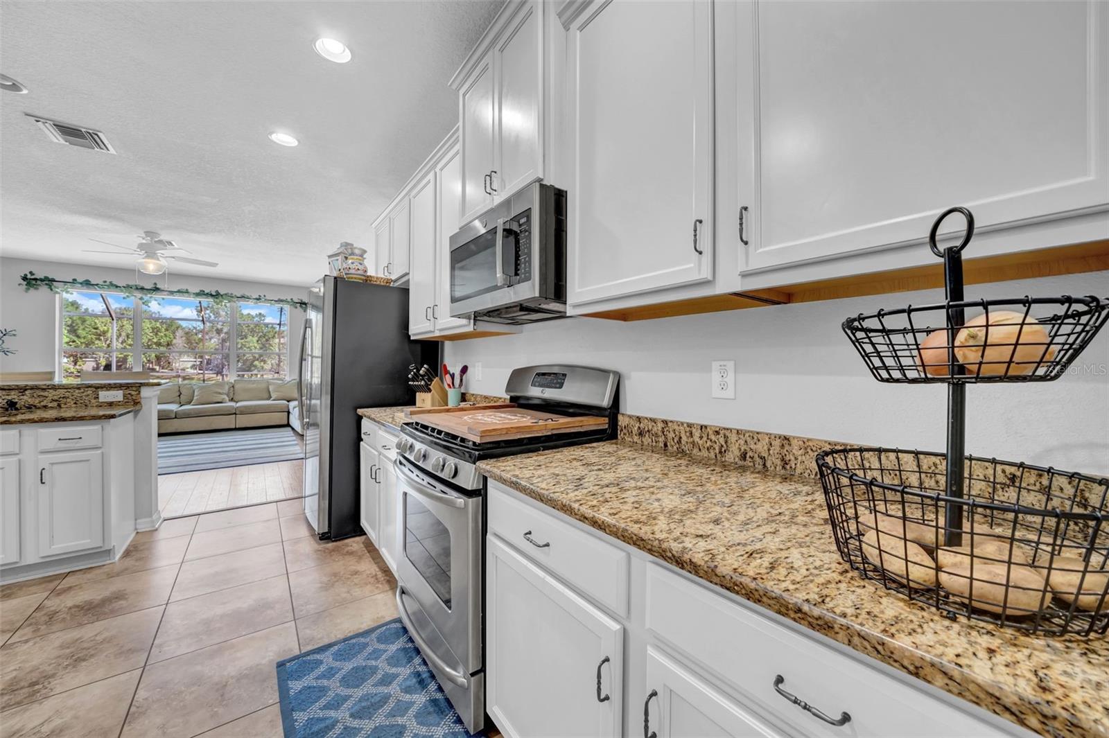 Listing photo id 7 for 15861 Starling Water Drive