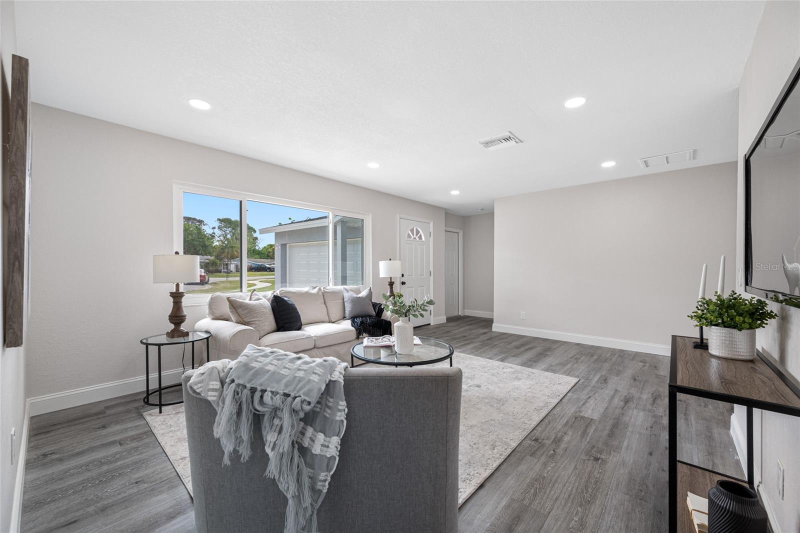 Image 5 of 54 For 8409 Lantana Drive