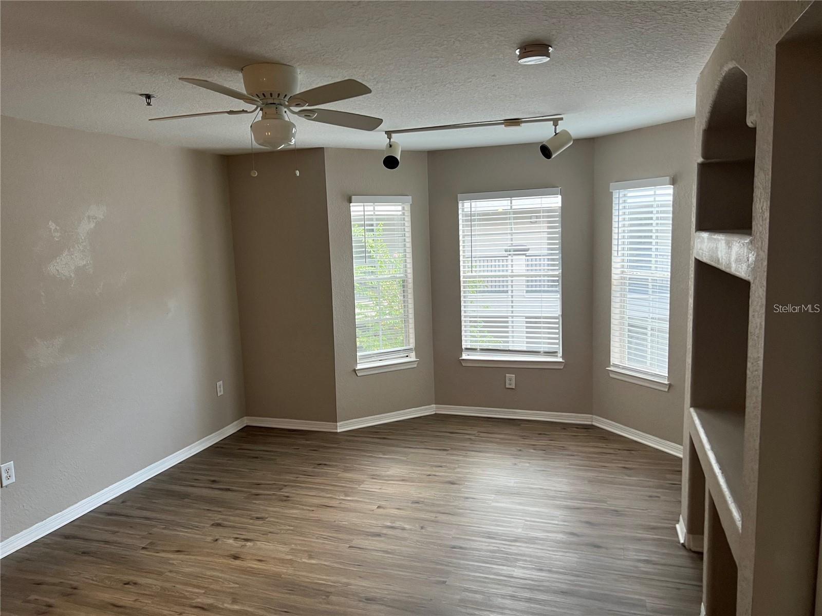 Image 5 of 19 For 8517 Sea Harbour Lane 207