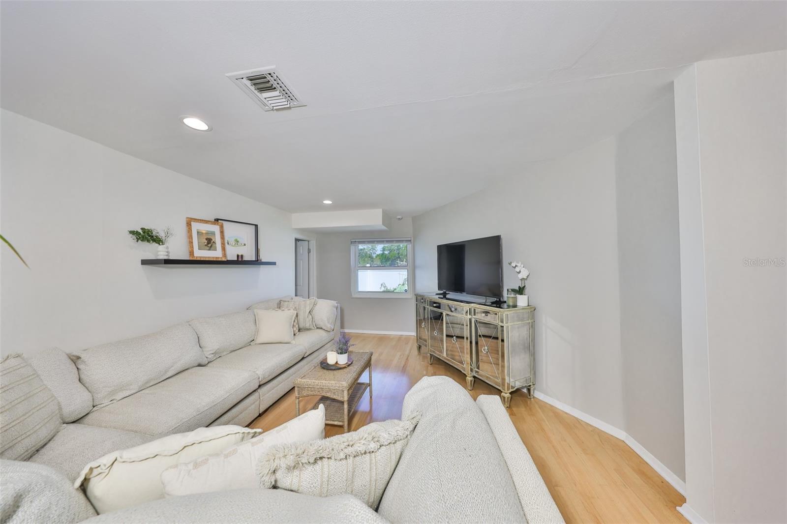 Image 10 of 46 For 7491 Cedar Street Ne