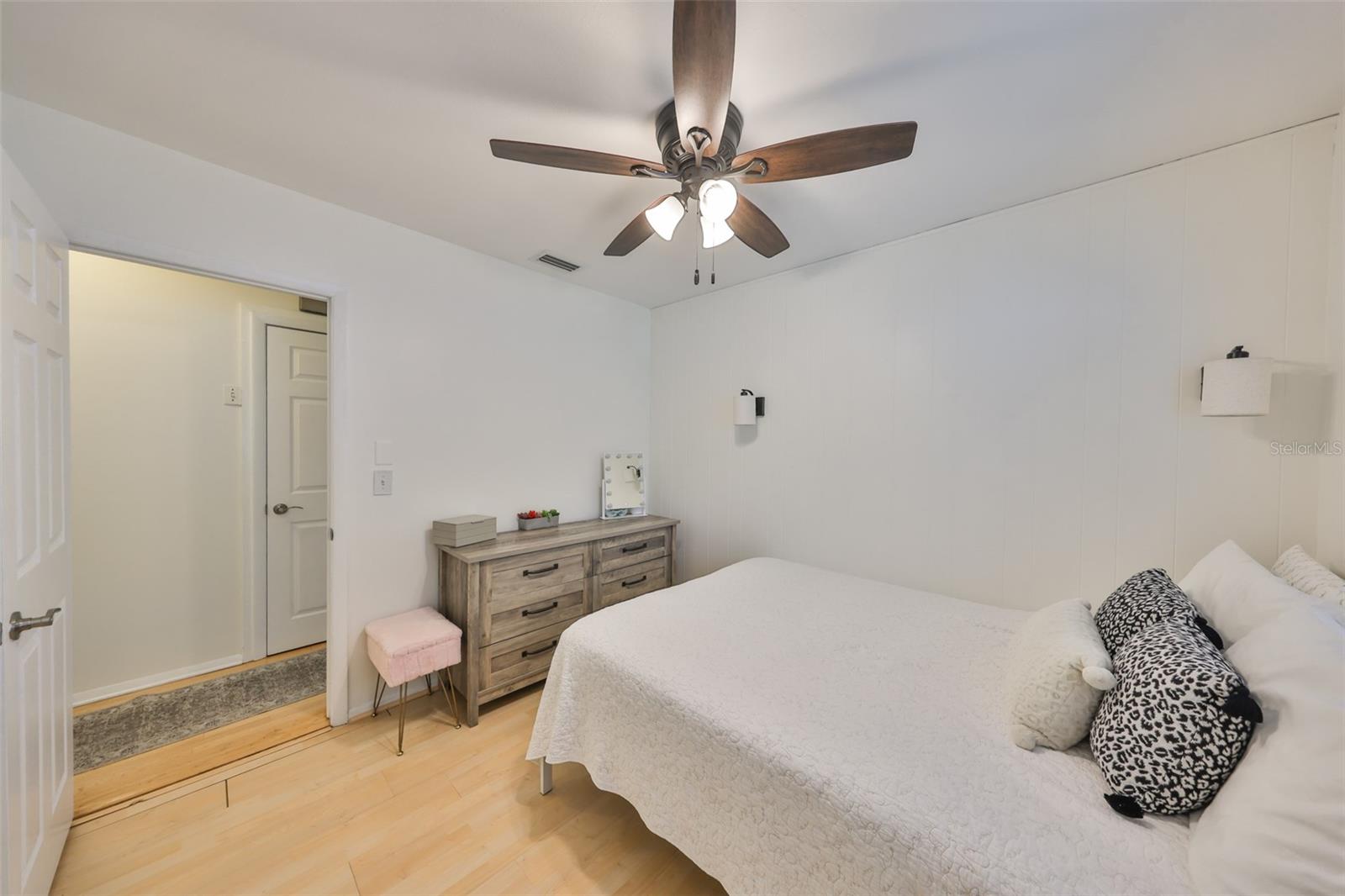 Image 22 of 46 For 7491 Cedar Street Ne