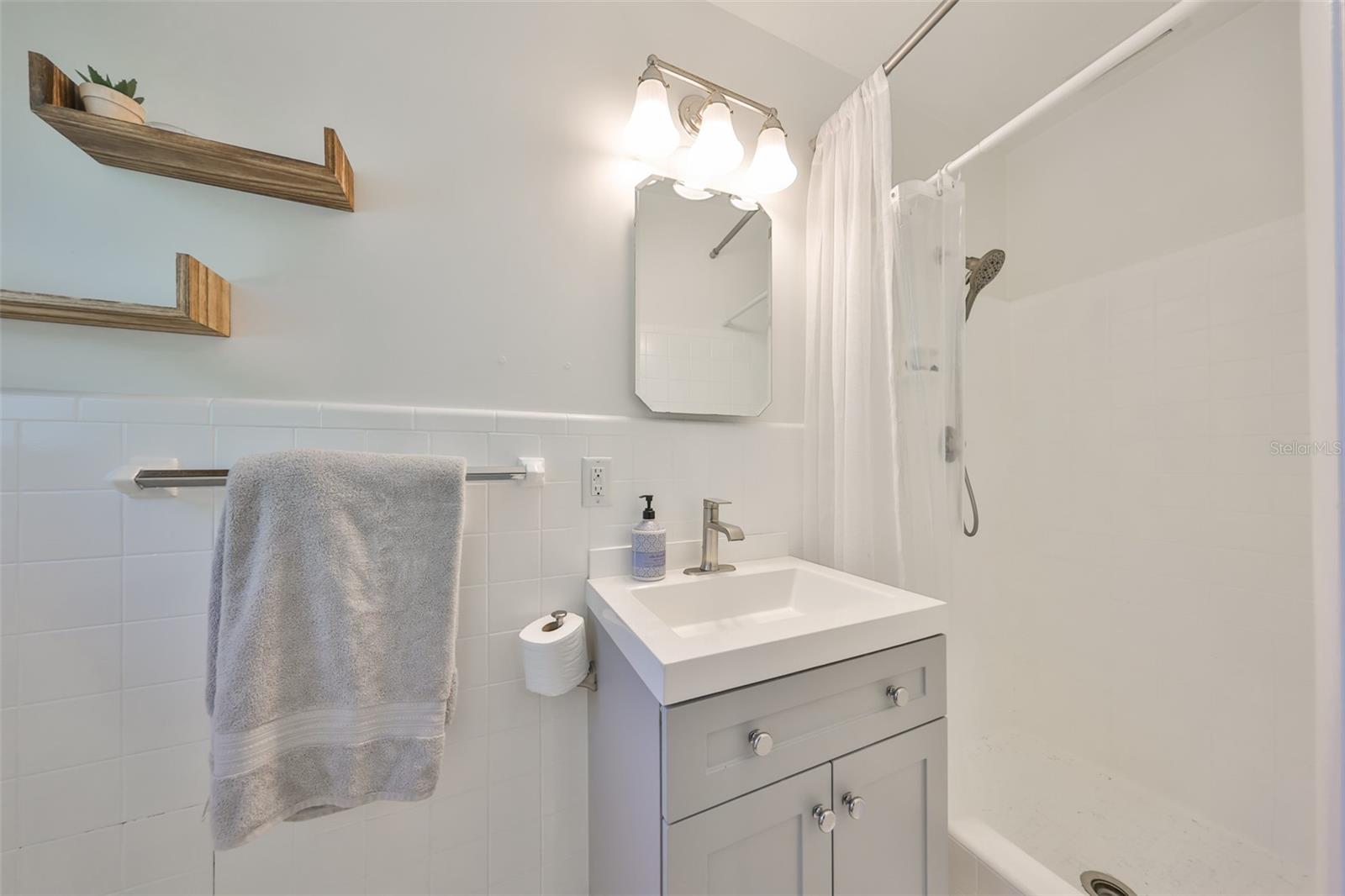 Image 4 of 46 For 7491 Cedar Street Ne