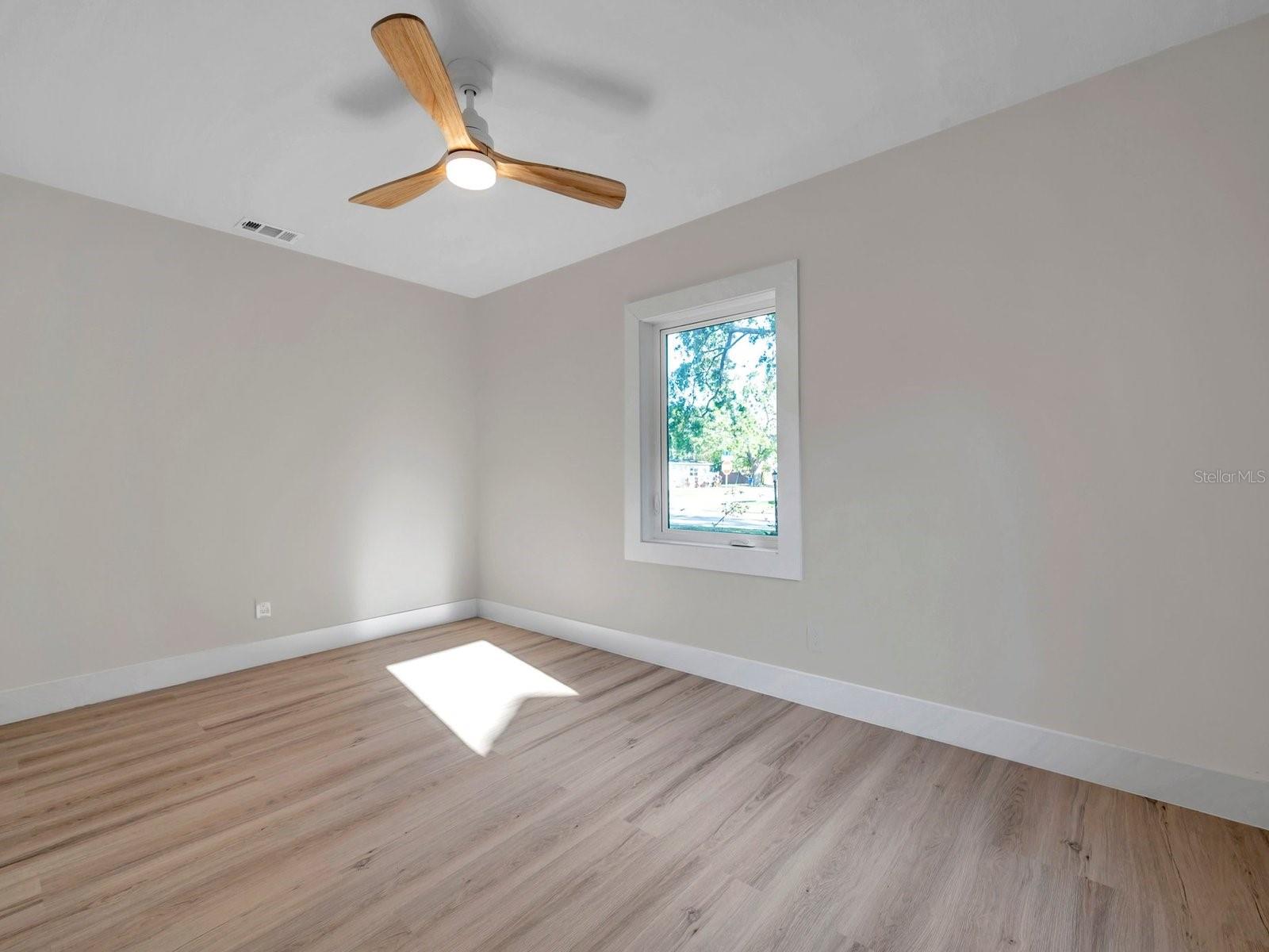 Image 34 of 36 For 400 38th Avenue Ne
