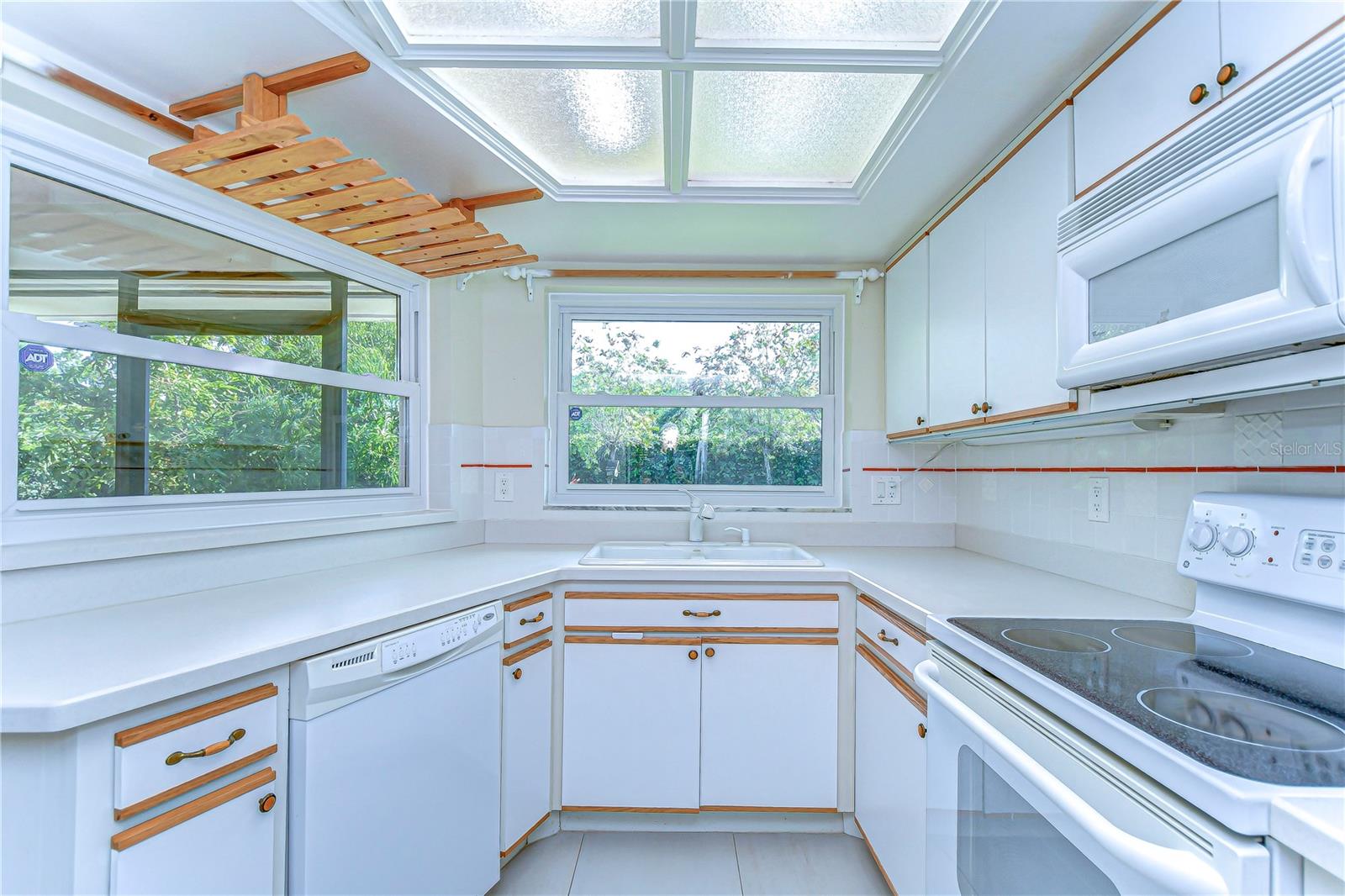 Image 16 of 34 For 13522 Clubside Drive