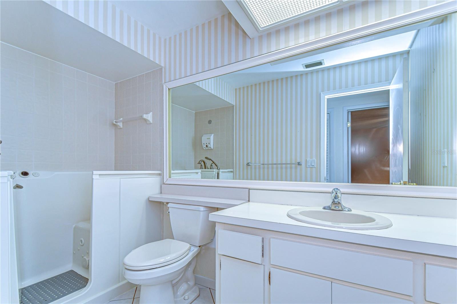 Image 22 of 34 For 13522 Clubside Drive