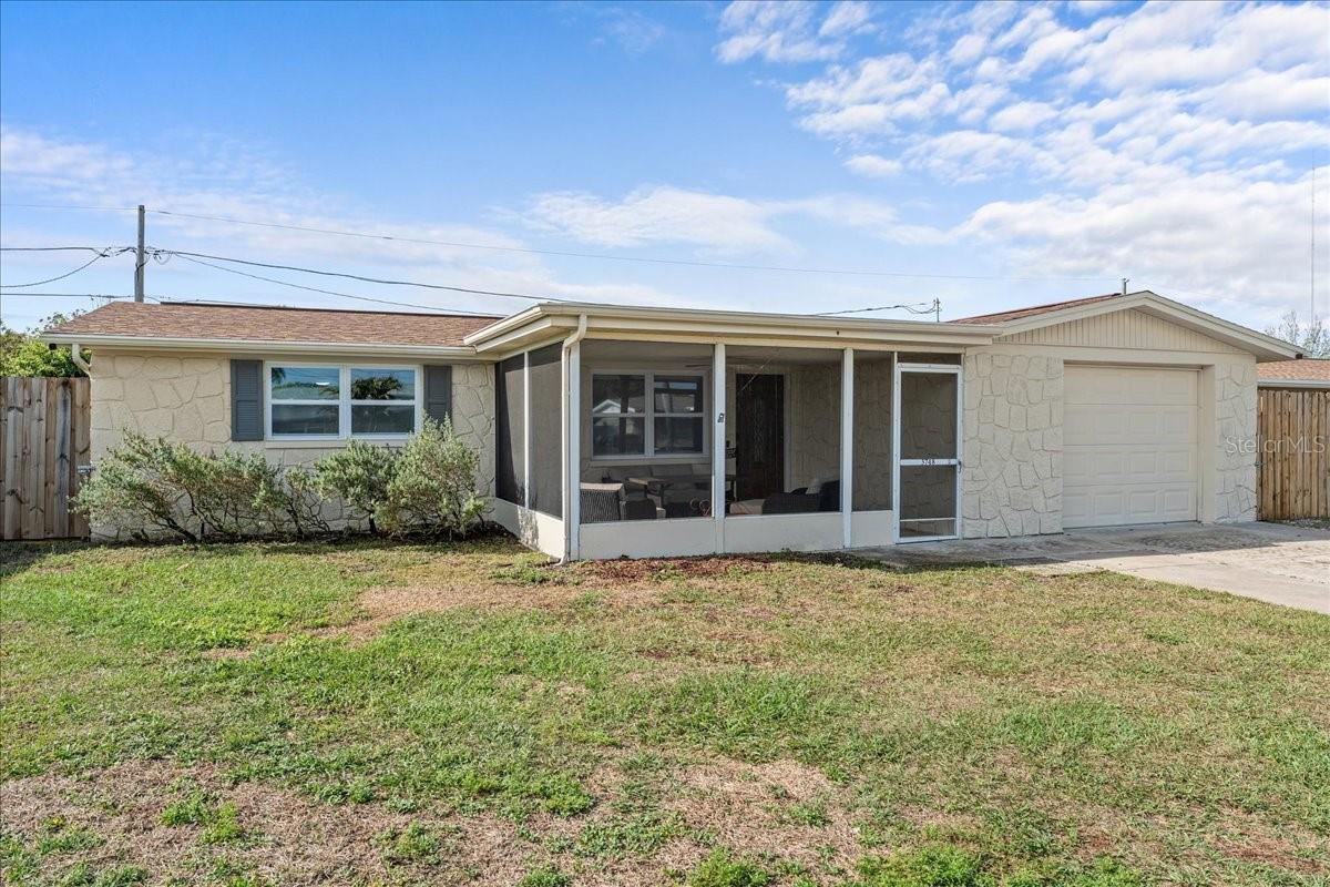Listing photo id 0 for 3748 Redwood Drive