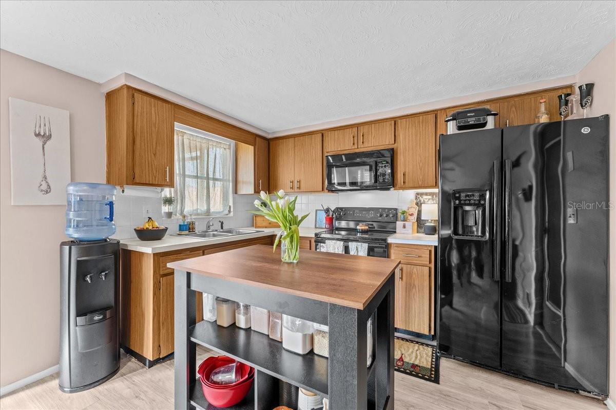 Listing photo id 19 for 3748 Redwood Drive