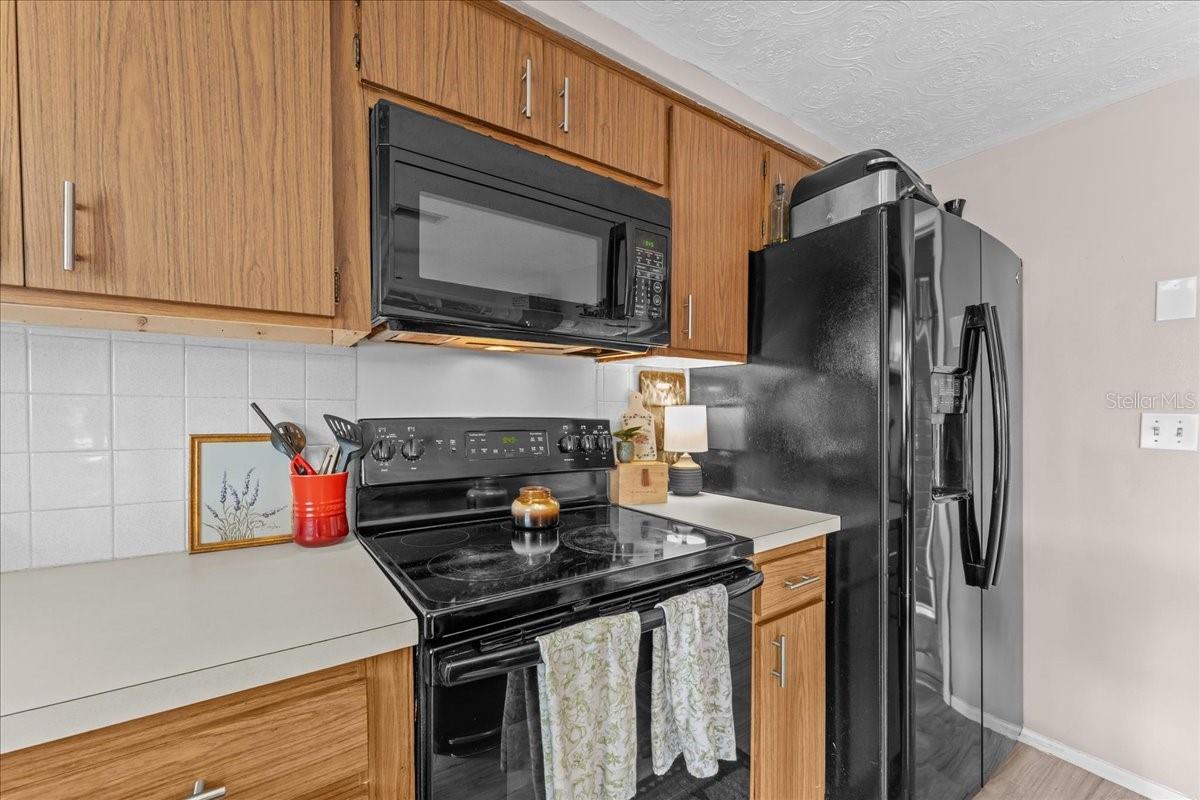 Listing photo id 22 for 3748 Redwood Drive